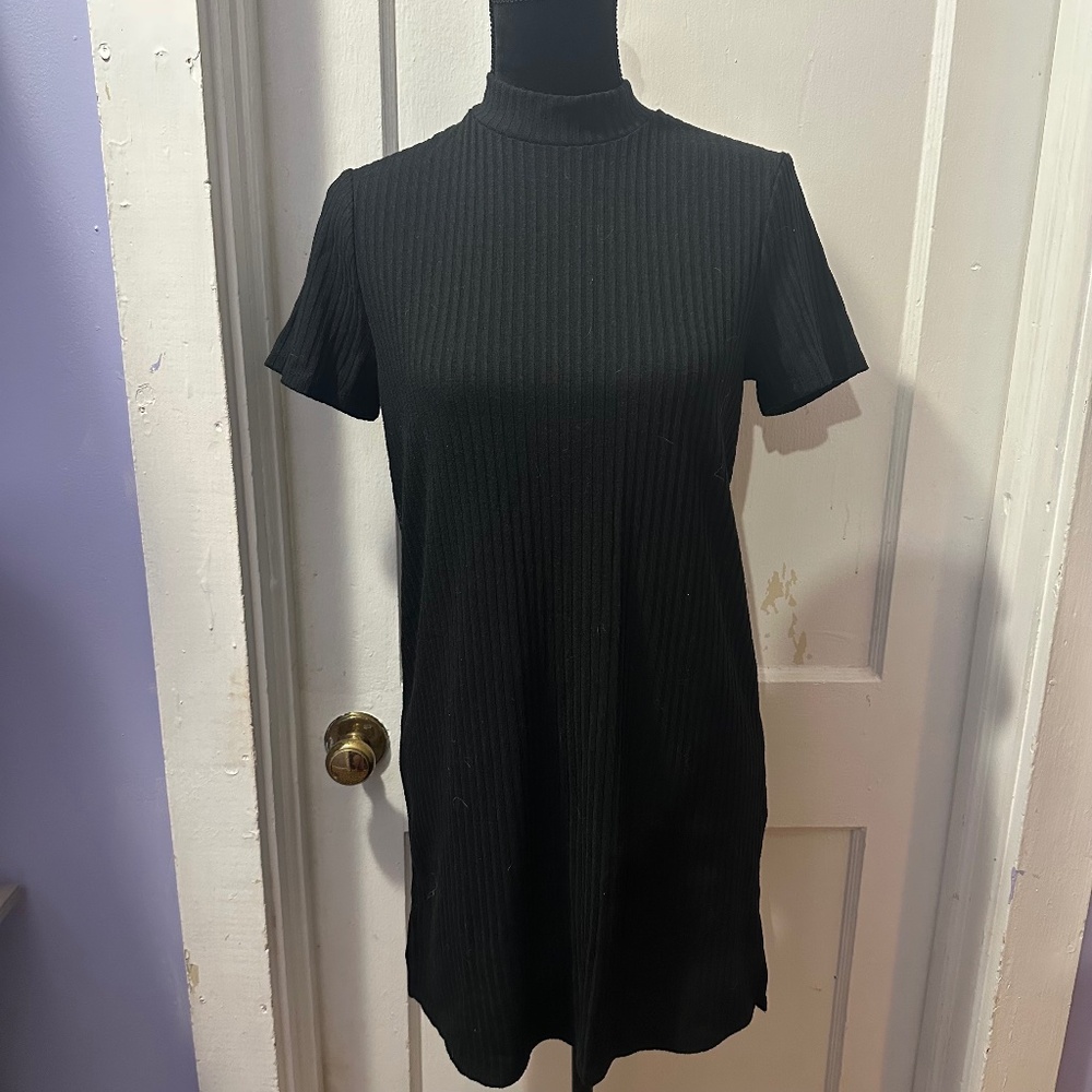 Forever 21 Black Ribbed Turtleneck Short Sleeve Dress in S